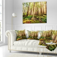 Designart gusto drveće u zelenoj kišnoj šumi - pejzažni štampani jastuk za bacanje - 18x18